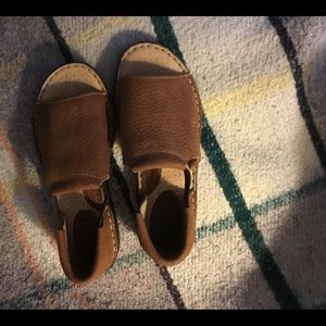 Like new Born closed heel sandal 7-1/2 M Brown